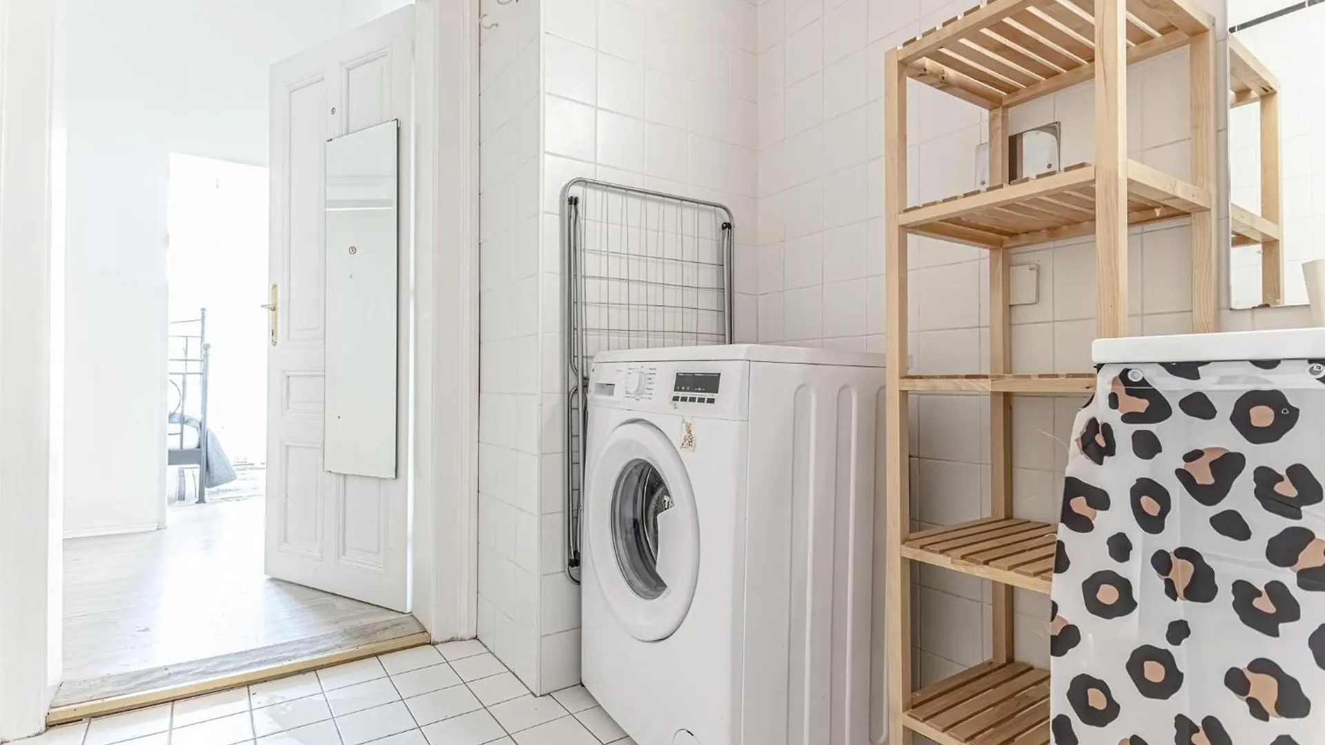 Comfy 3Br Shared Apartment - U6 Subway, Danube & Millenium City Vienna
